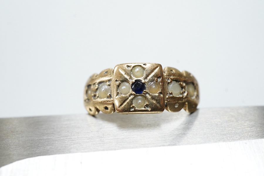 A group of gold jewellery, comprising: a 9ct gold bracelet of twisted curb linking, suspending a George V sovereign coin pendant dated 1912, bracelet with British hallmarks, gross weight approximately 16.5 grams; a 9ct g